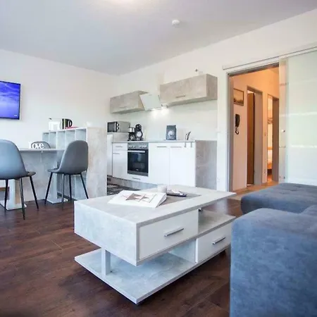 Mit Grosser Sonnenterrasse Apartment *